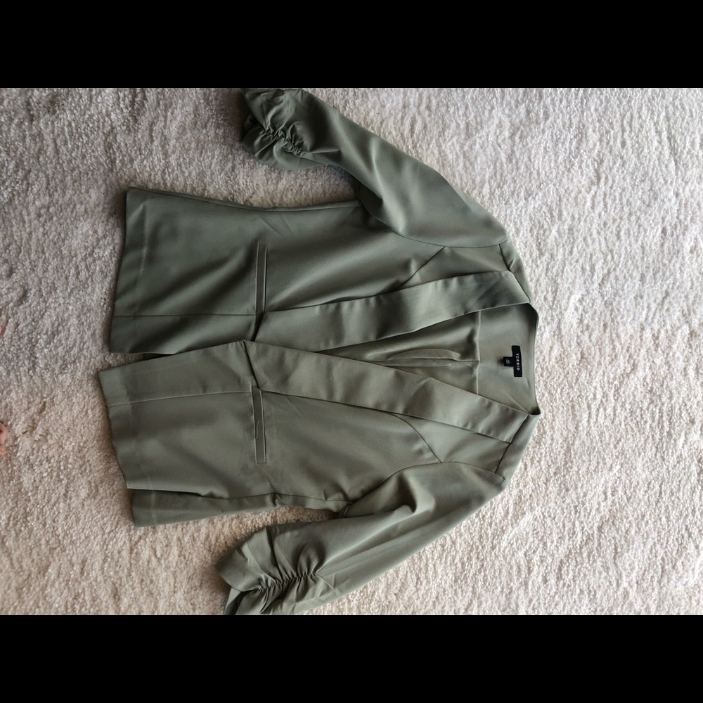 Torrid 3/4 Blazer Sz00 olive color